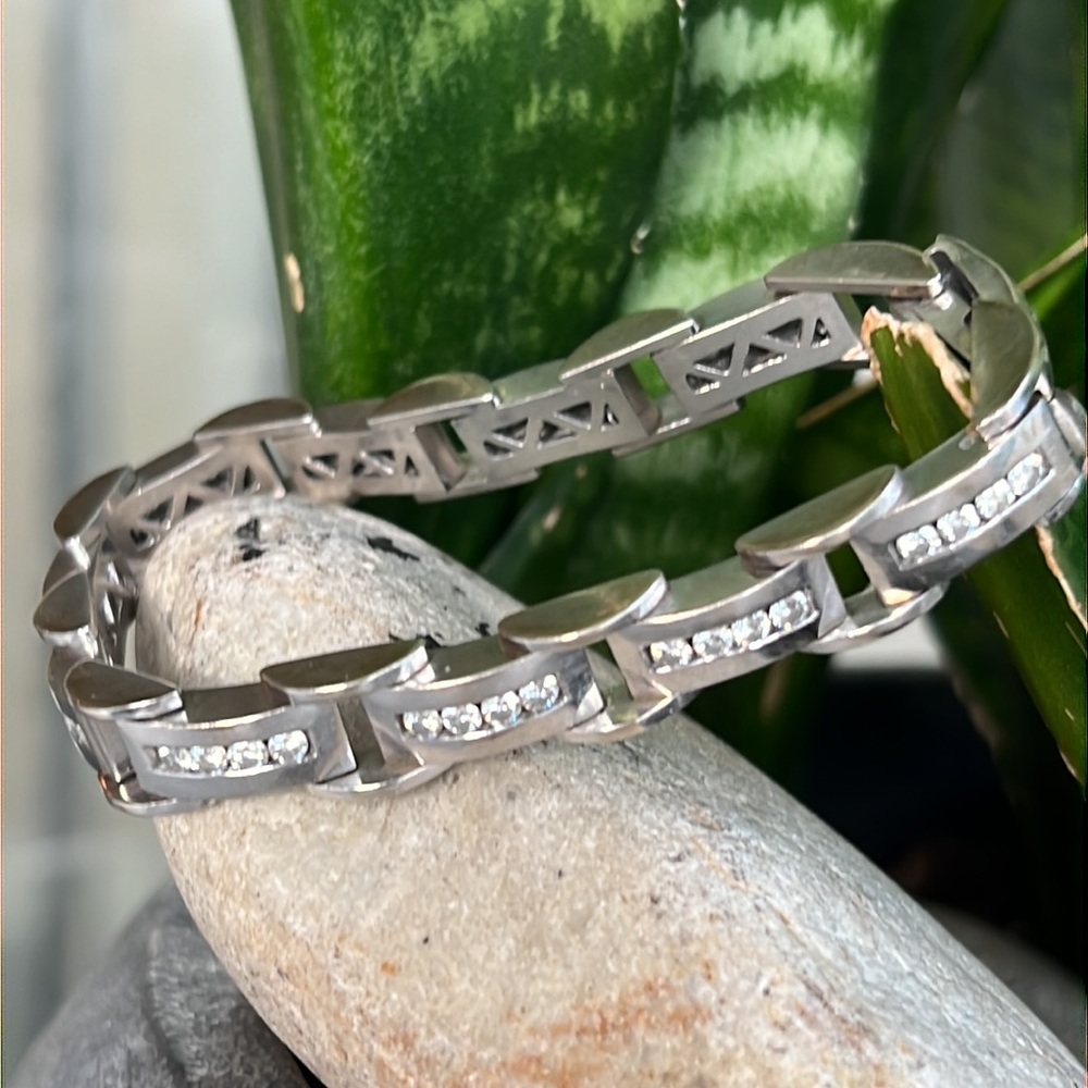 14 karat white gold, and diamond bracelet